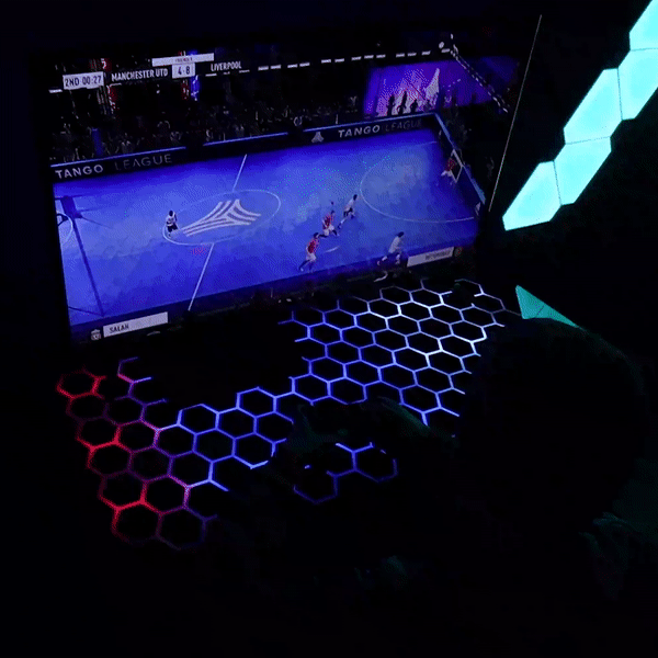 Spectrum RGB Gaming Tisch mit Glasoberfläche & Neo Motion™ RGB Beleuchtung - X Rocker EU